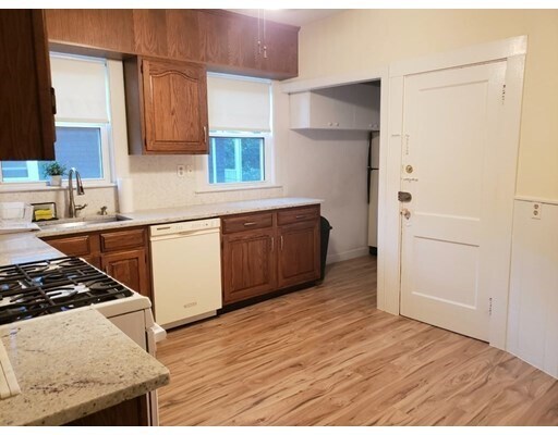 Primary Photo - 93 Tyndale St