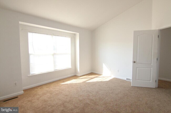 Building Photo - 363 Paradee Dr