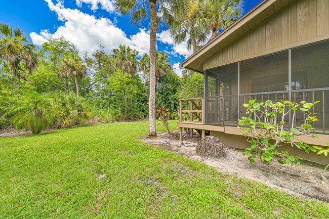 Building Photo - ** Newly Renovated - 2/2 Villa W/Garage - ...