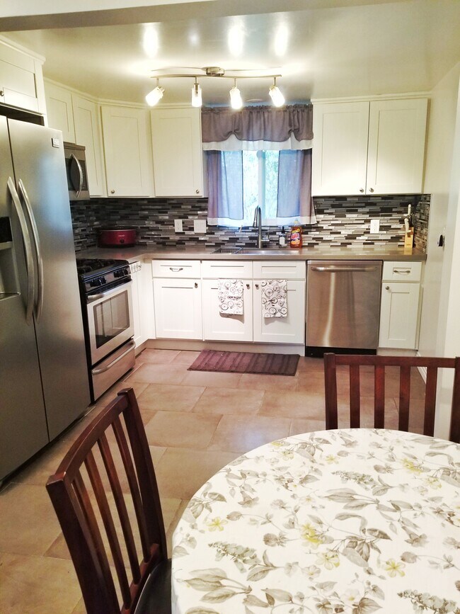 Foto del edificio - 828 W Santa Cruz St