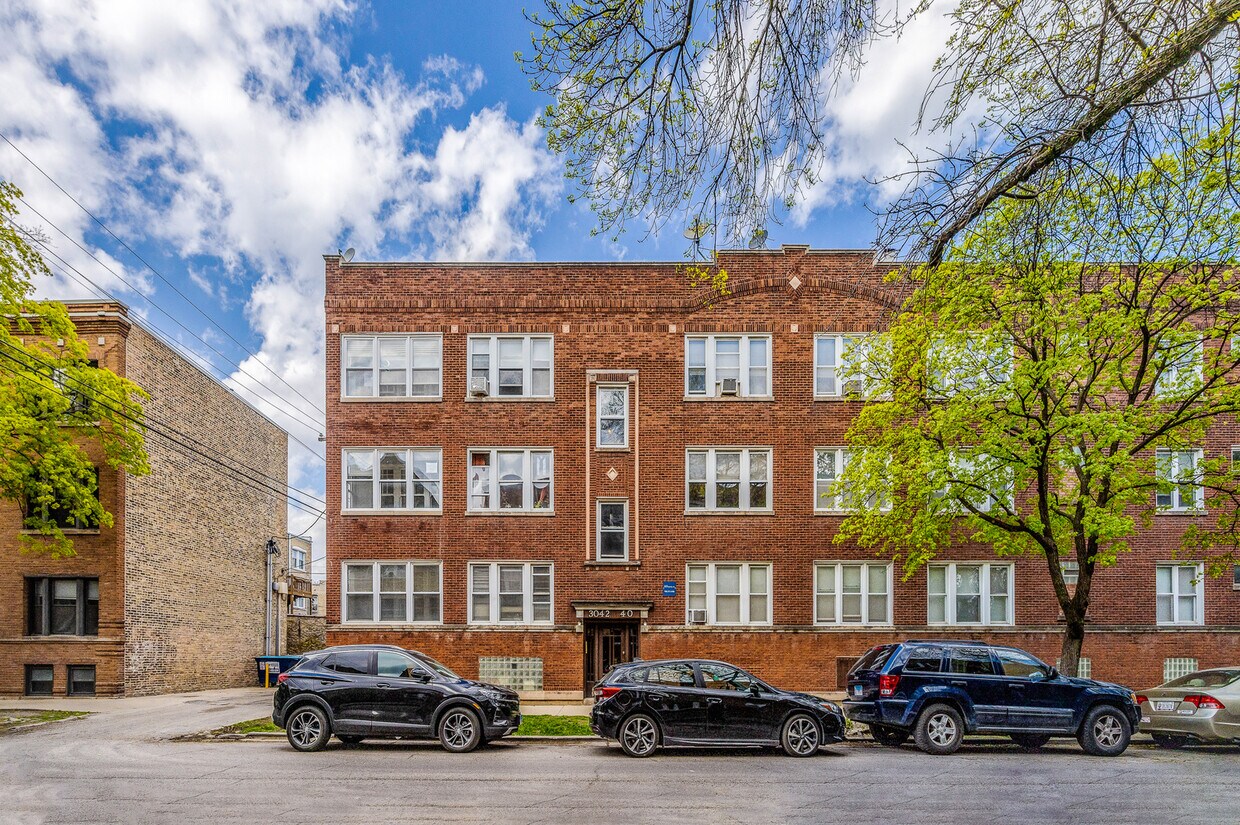 Primary Photo - 3040 W Sunnyside Ave