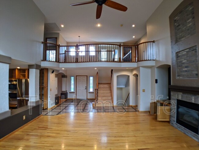 Building Photo - 9865 Glenstone Trail