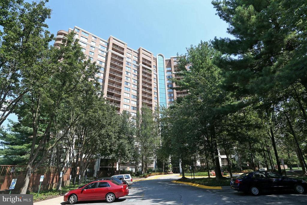 Foto principal - 10101 Grosvenor Pl