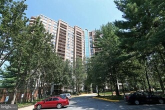 Building Photo - 10101 Grosvenor Pl