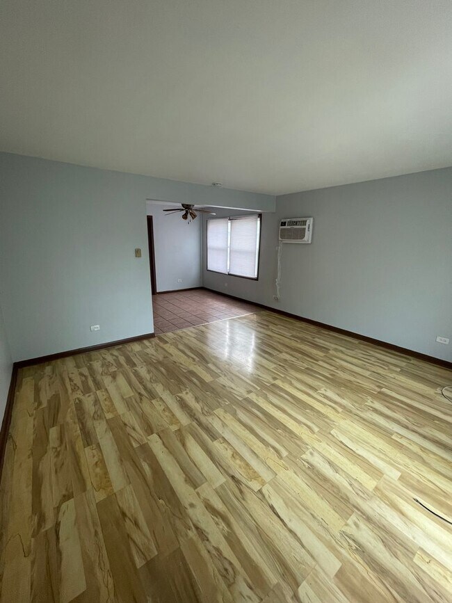 15025 Dobson Ave Unit 2S, Dolton, IL 60419 Room for Rent in Dolton