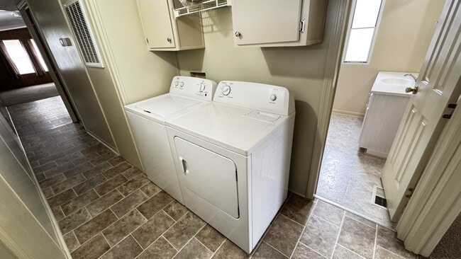 Building Photo - 115 Duck Pond Ln