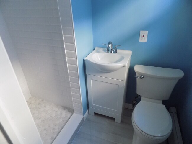 bathroiom - 20 Toronto Ct