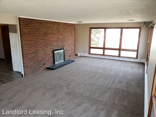 Building Photo - 3 br, 1.5 bath House - 3961 Oak Point Road