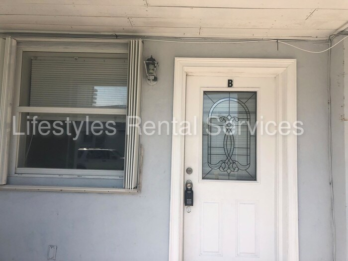 Building Photo - 209 12th Ave S