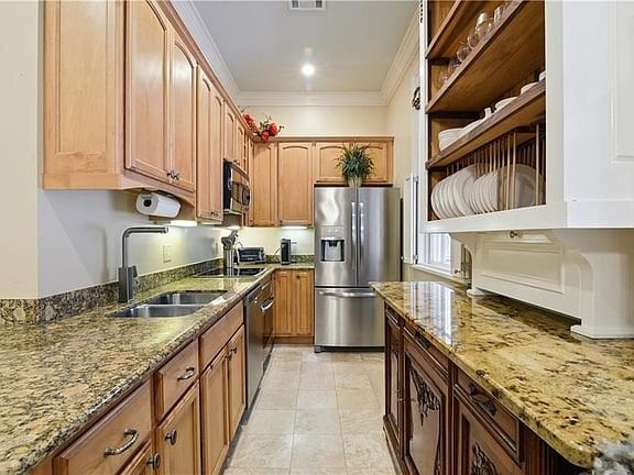 Foto del edificio - 828 St Charles Ave