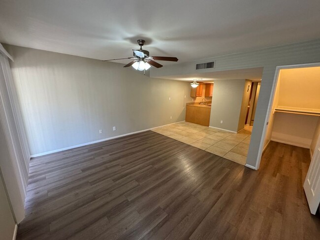 Foto del edificio - 2 Bedroom - 2.5 Bath - 1145 Sq. Ft. - 1 Ca...