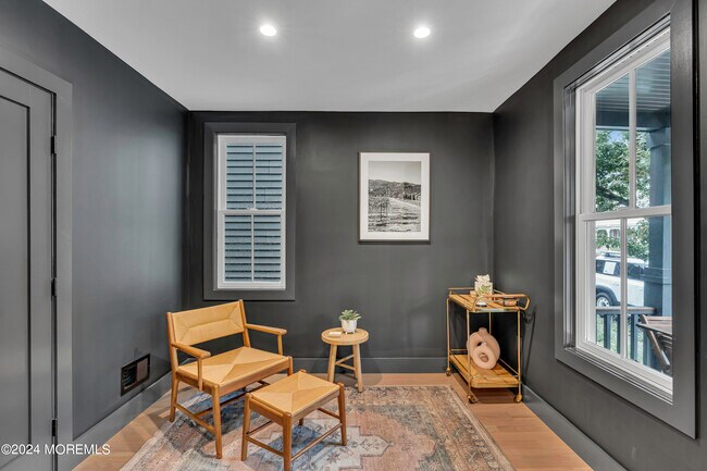 Foto del edificio - 64 Webb Ave