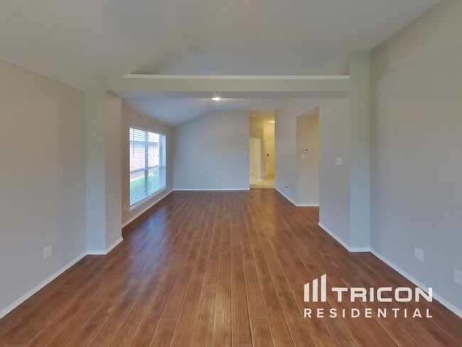 Building Photo - 745 Buffalo Springs Dr