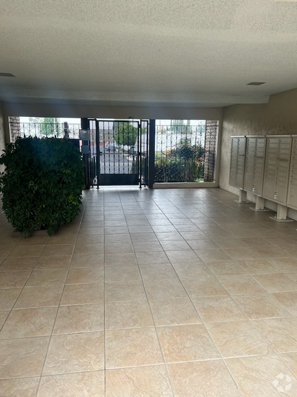 Building Photo - Villa Capri Apartment *$500 Off*