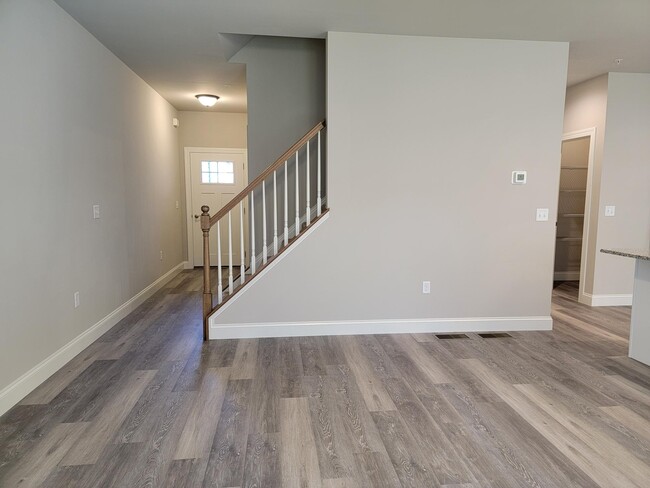 Building Photo - 205 Sage Blvd