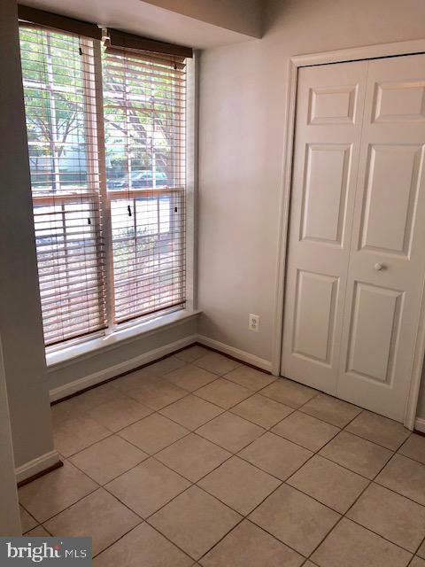Building Photo - 357 Fallsgrove Dr