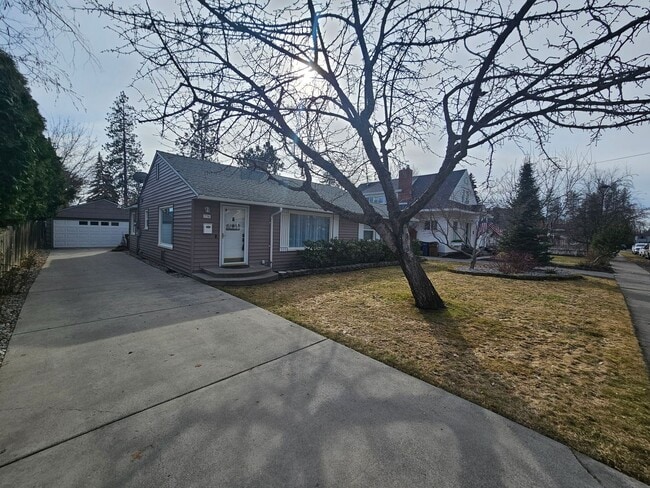 Building Photo - Newly Remodeled Home on the South Hill