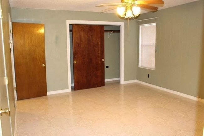 Building Photo - 1902 Alderete Ln