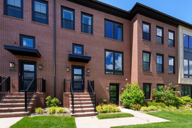 Building Photo - 3 E Hartwick Dr