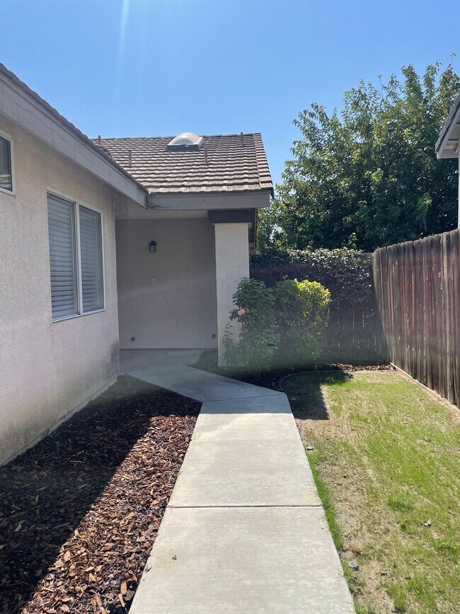 Foto del edificio - Charming 4 Bedroom Home For Rent