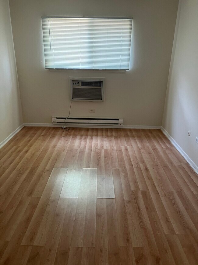 Building Photo - 509 Spruce Dr