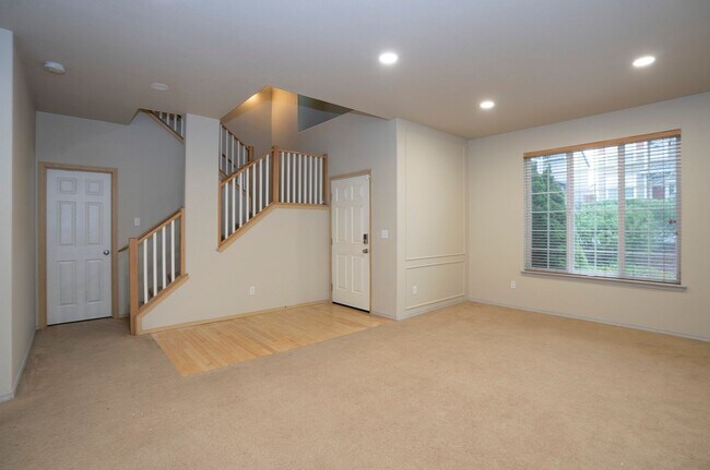 Foto del edificio - Modern 4 Bedroom, 2.5 Bath Home In Silver Creek w/AC