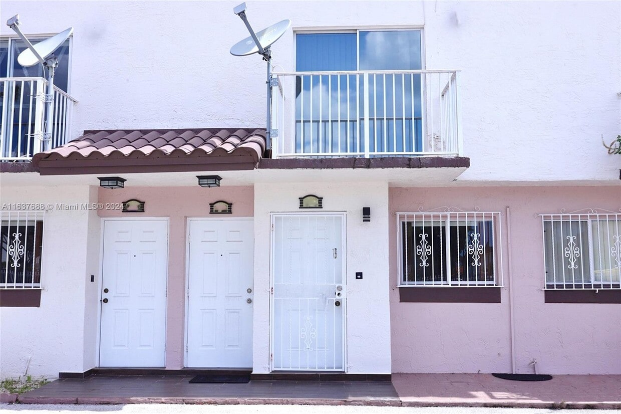 Primary Photo - 1100 SW 104th Ct