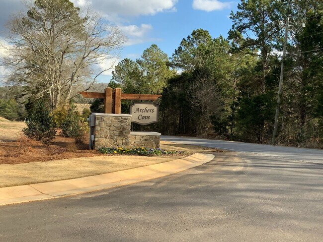 Foto del edificio - Coming Soon.   Springville’s Archers Cove 4BR /3BA/ 3 car garage 1 level