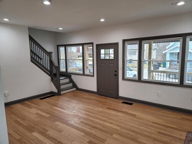 Foto del edificio - 3335 Hewitt Crescent St