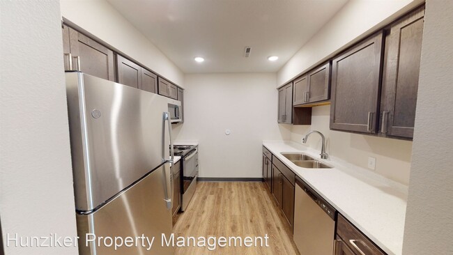 Building Photo - 2 br, 1 bath Apartment - 210 S. Hyland 210...