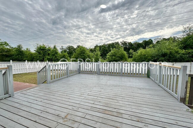 Foto del edificio - 147 Nicole Ln