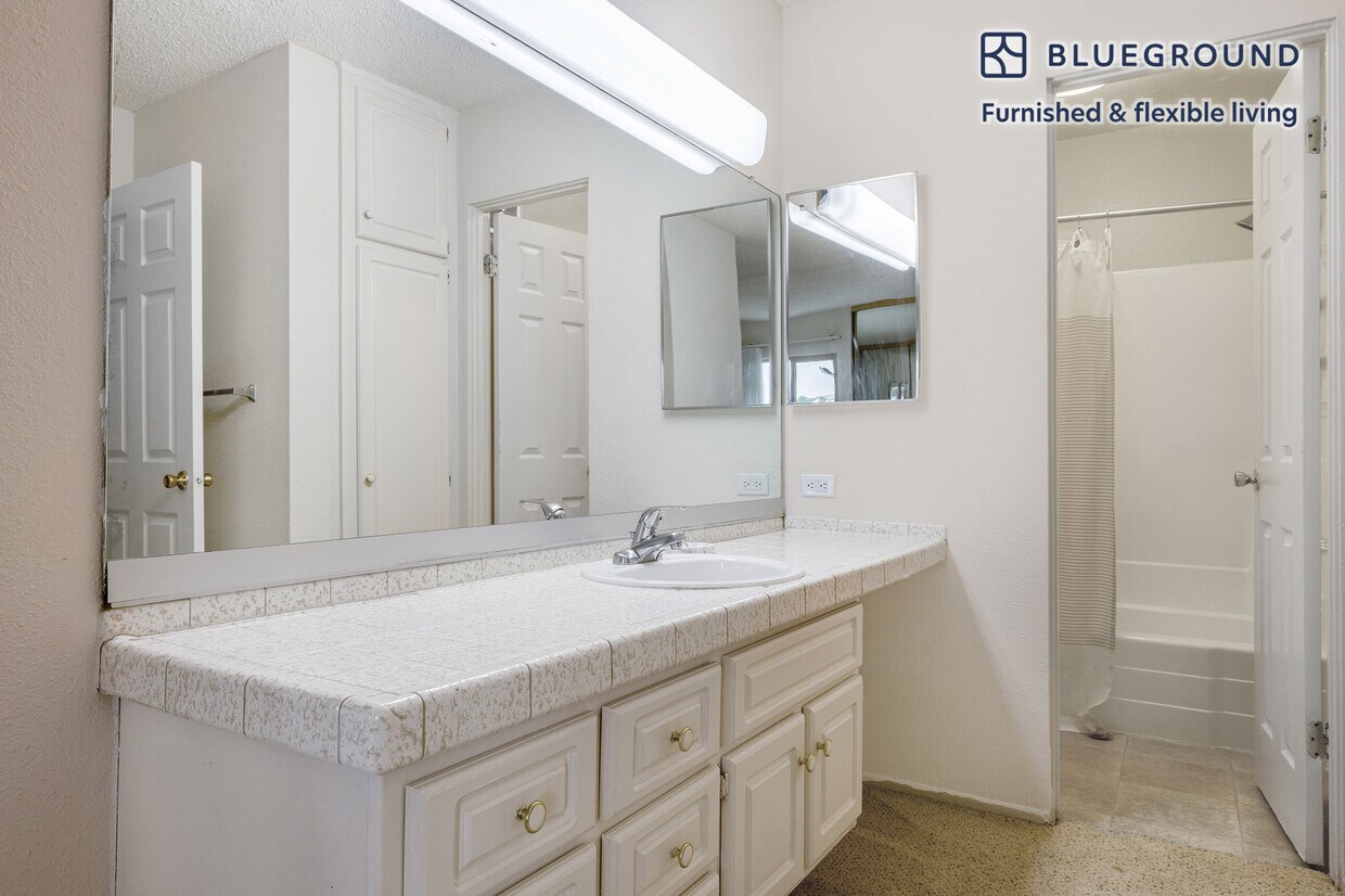 4033 Vía Marina Unit FL2-ID473, Marina del Rey, CA 90292