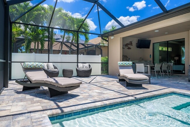 Building Photo - 4823 Agualinda Blvd