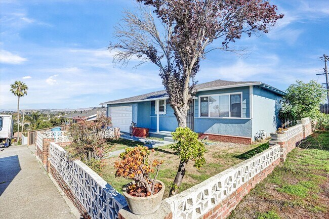 Building Photo - Beautifully Renovated 4 Bedroom Home with 3 Full Bathrooms!