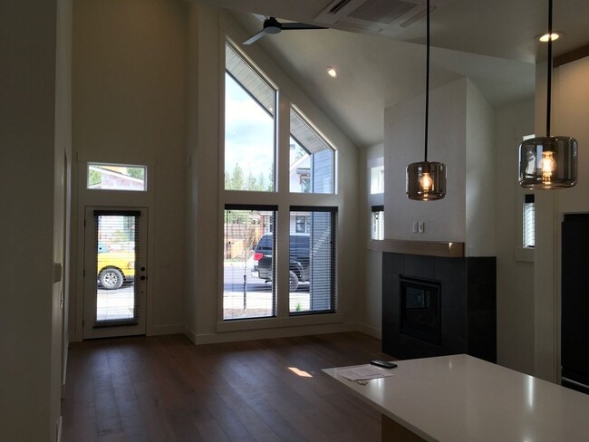 Building Photo - 145 W Heising Dr