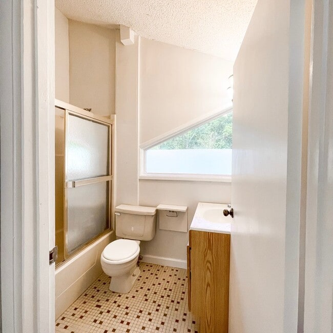 Photo - 1464 Pine St Apartment