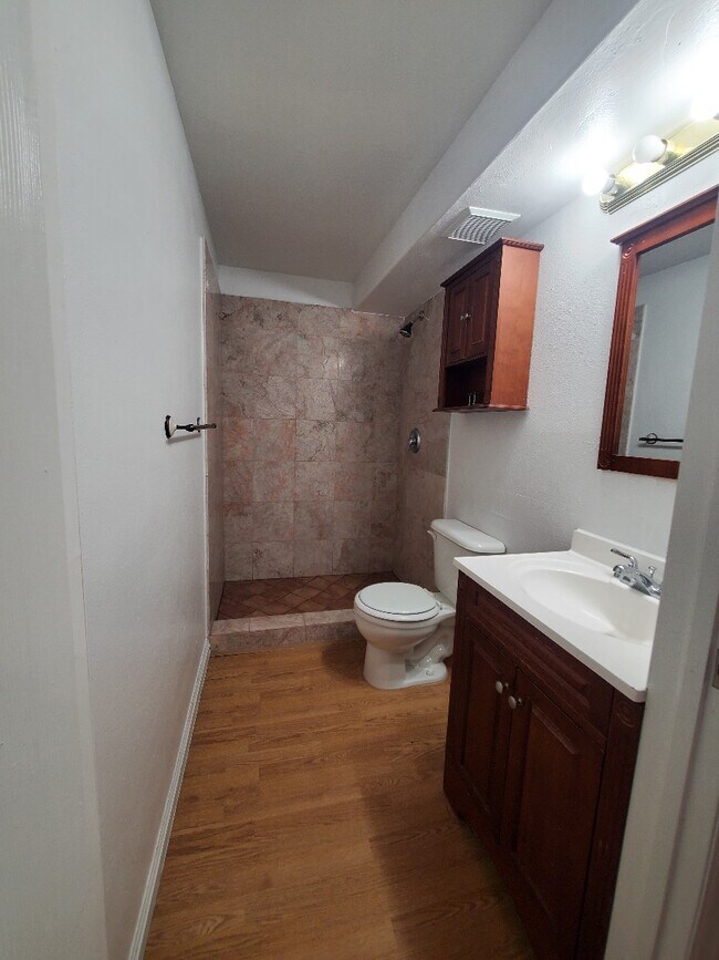 Foto del edificio - 1519 Durocher Ln