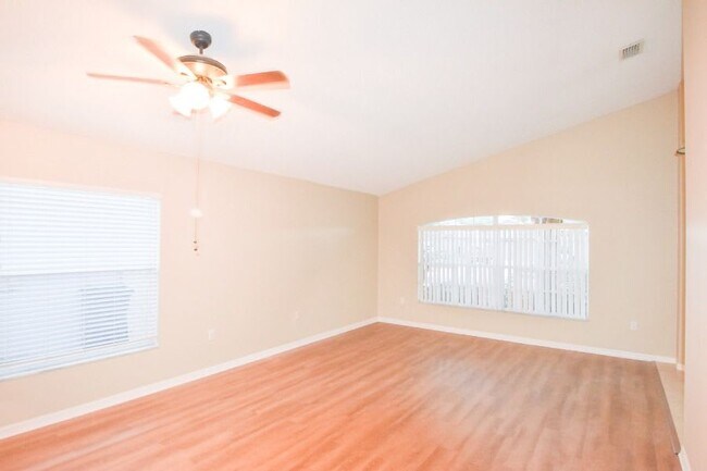Building Photo - 121 Rose Hill Trl
