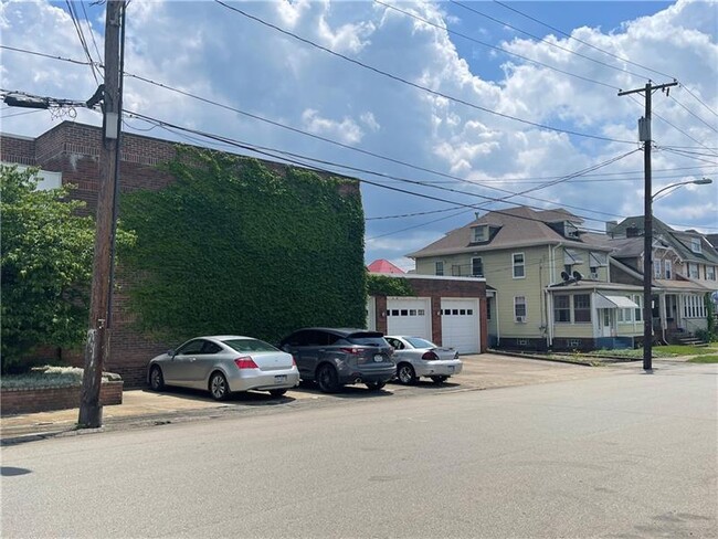 Building Photo - 114 E Fayette St