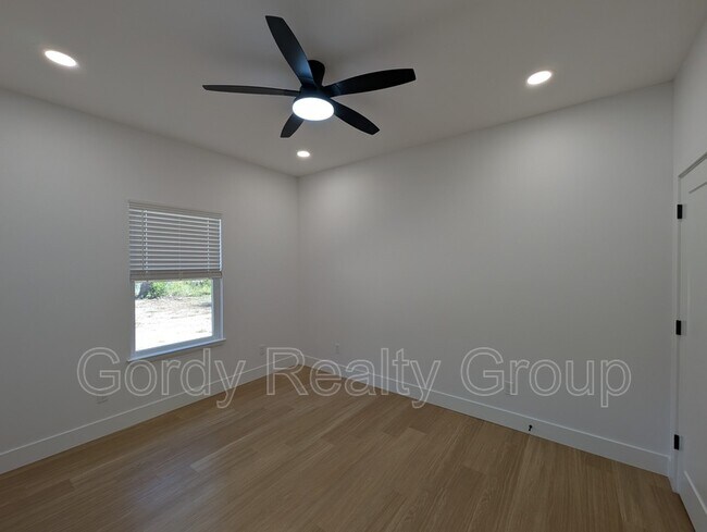 Foto del edificio - 2984 Russ St