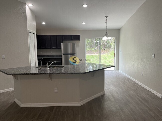 Foto del edificio - STUNNING  3 BD/2 BA Home READY NOW!