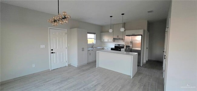 Building Photo - 15 Selena St