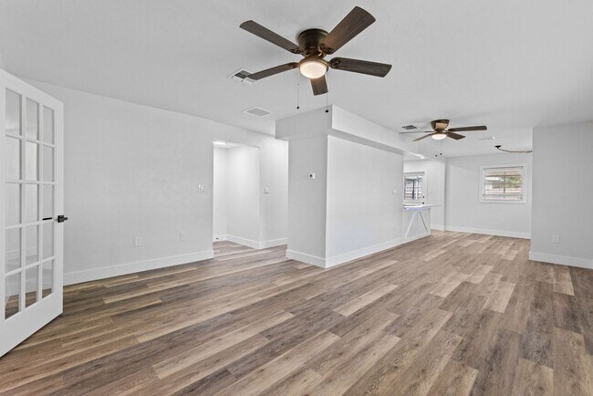 Building Photo - SFH Fort Myers 1561
