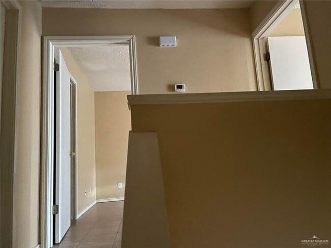 Building Photo - 900 W Cherokee Ave