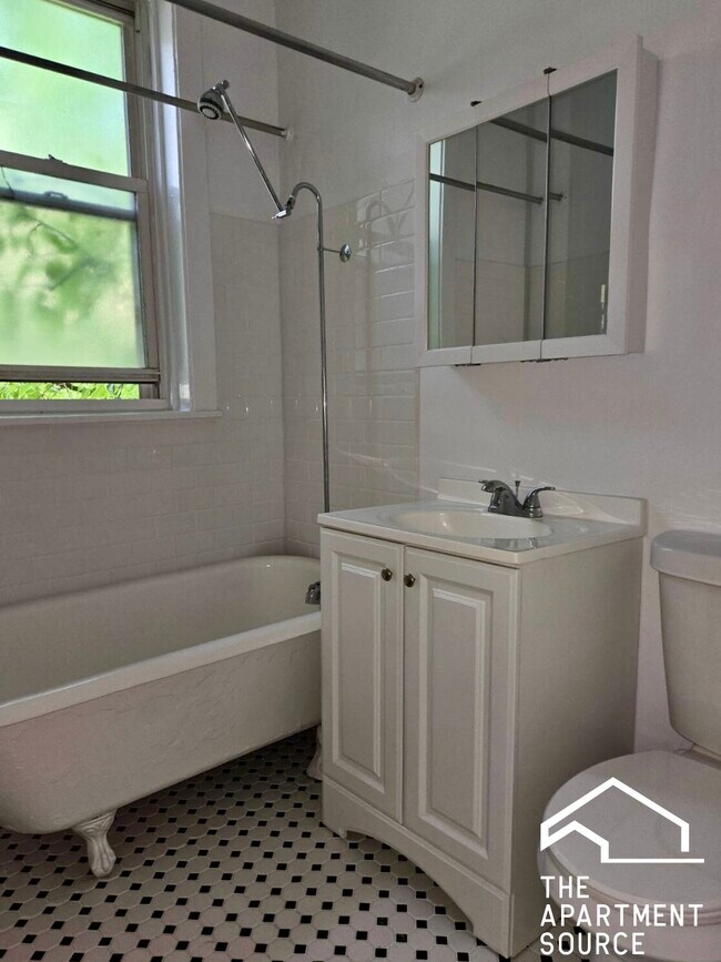 Foto del edificio - 4866 N Magnolia Ave