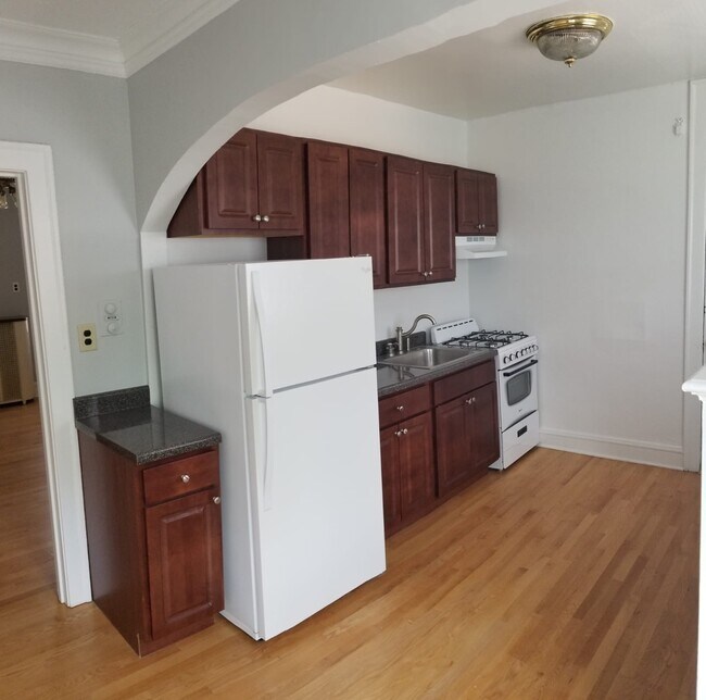 Building Photo - 446 Des Plaines Ave