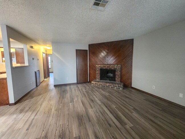 Building Photo - Cute 2 bedroom Duplex near OBU