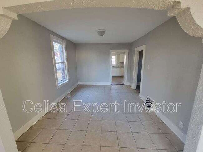 Foto del edificio - 3118 Robinwood Dr