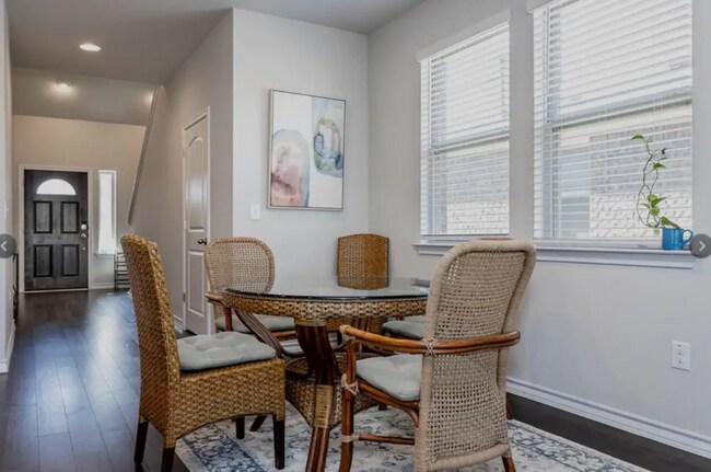 Foto del edificio - Room in House on Saginaw Dr
