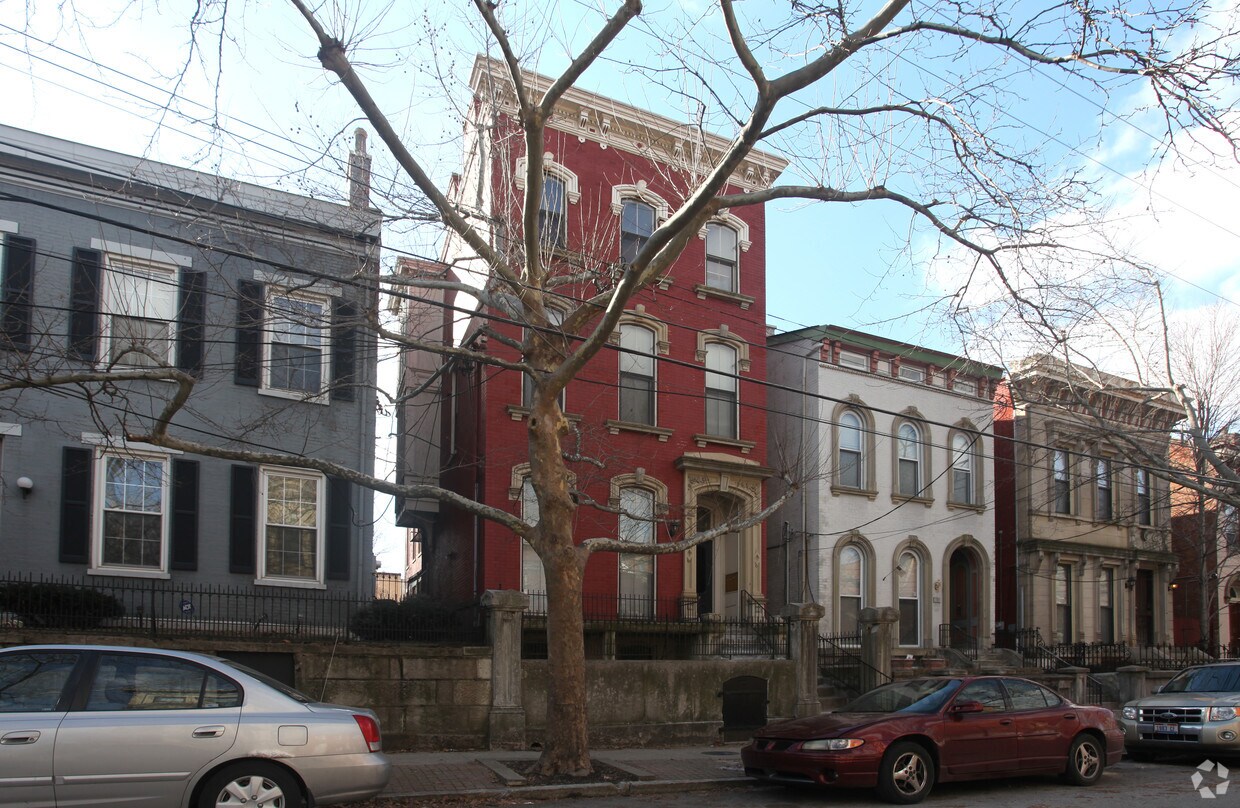 Primary Photo - 421 Clark St
